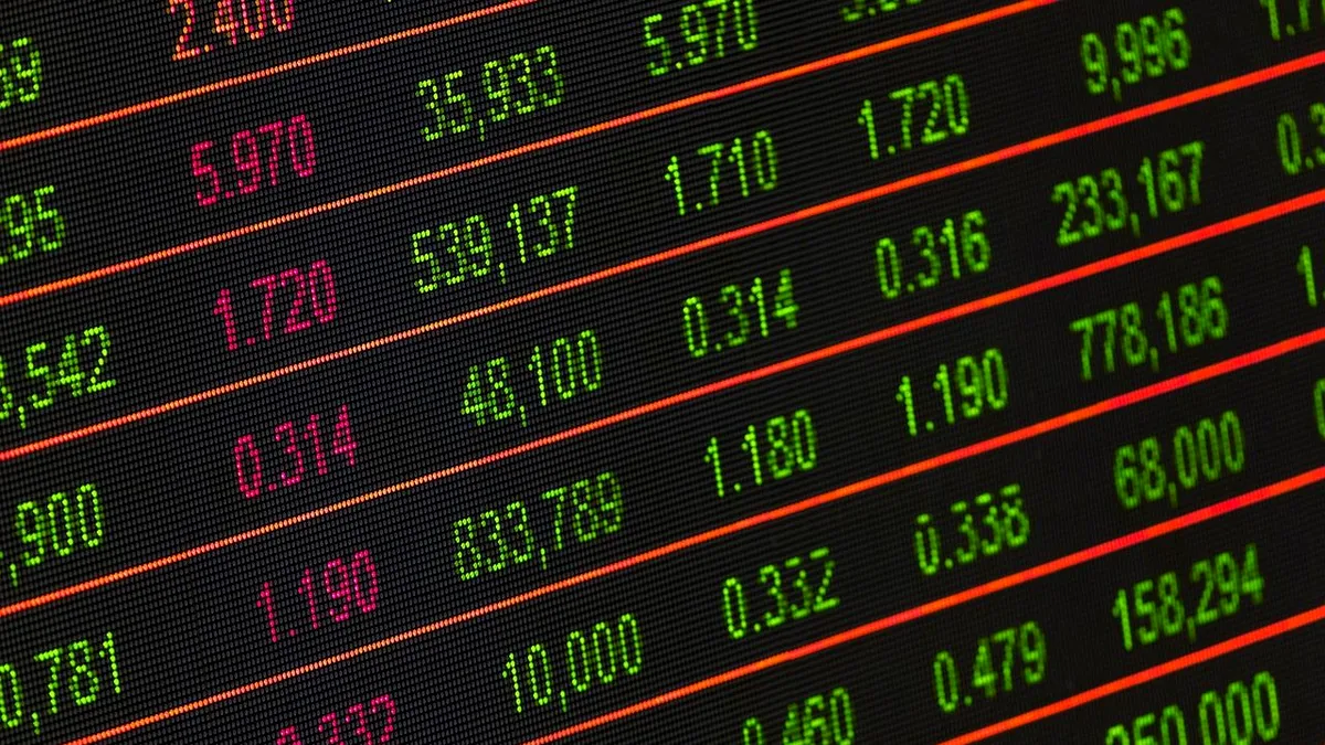 Bursa a crescut luni cu 0,8%. Randamentul în 2024 s-a apropiat de 14%, mult peste inflaţie şi dobânzile bancare