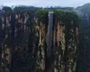 Cel mai înalt lift în aer liber din lume. Privelişti care îţi taie răsuflarea, din „liftul celor 100 de dragoni”