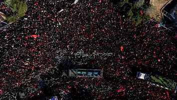 Liderul suprem al Iranului, condus pe ultimul drum după o săptămână de procesiuni