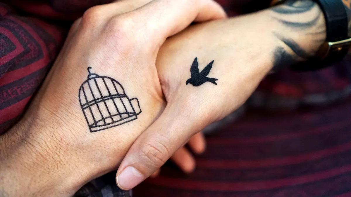 Țara în care tatuarea este interzisă prin lege. Artiștii lucrează pe ascuns