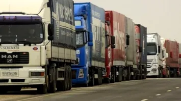 Blocaj uriaș pe Centura București din cauza camioanelor oprite la un depozit (VIDEO)