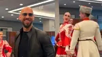 Frații Tate au plecat în Rusia. Milionarii au fost primiți cu pâine, sare și dans