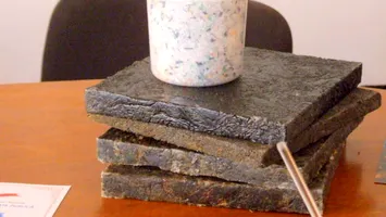 Material de construcții din deșeuri de plastic și sticlă, inventat la Universitatea „Dunărea de Jos” din Galați