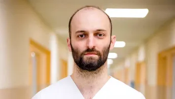 După un deceniu în Franţa, un neurochirurg revine în România şi trage un semnal de alarmă: „Trebuie să recunoaştem situaţia”