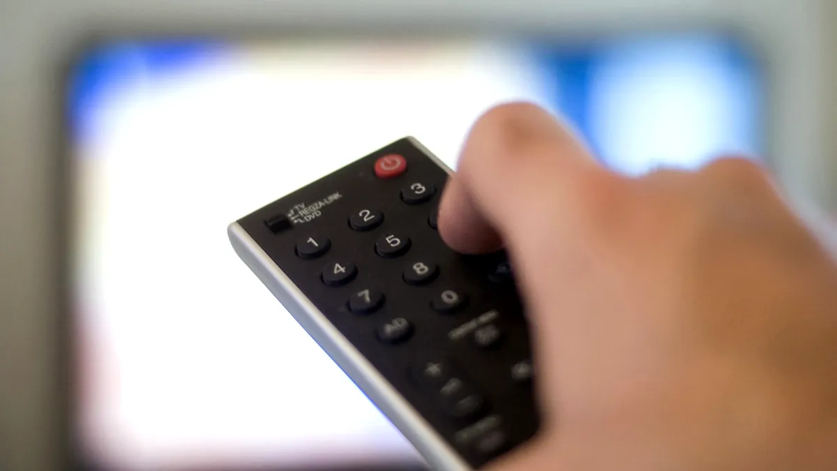 Concurența investighează televiziunile care au început să ceară bani