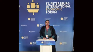 Șoșoacă la curtea țarului: slugărnicia își pune ie și vorbește în numele României