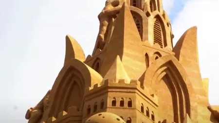 Unde se află cel mai înalt castel din nisip din lume (VIDEO)
