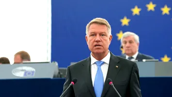 Iohannis: Salut votul pentru integrarea europeană la referendumul din Republica Moldova şi pentru susţinerea populară exprimată în favoarea doamnei preşedinte Maia Sandu