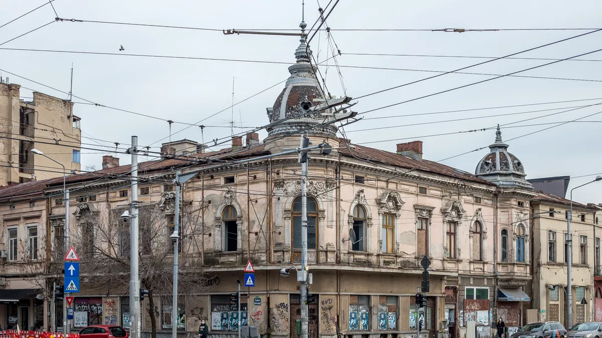 Primăria Sectorului 1 vrea să cumpere o clădire aflată în ruine cu peste 1.5 milioane de euro
