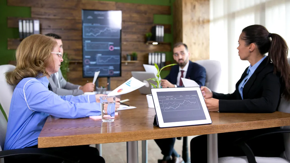 Externalizarea administrării de personal: ce activități preia furnizorul și ce responsabilități rămân în sarcina companiei