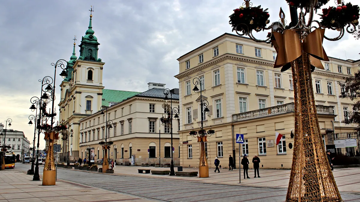Dronă neutralizată deasupra clădirilor guvernamentale din Varșovia, doi cetățeni belaruși reținuți
