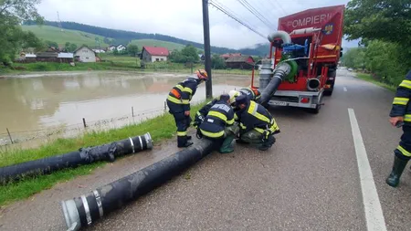 Localități lovite de ape, în Vâlcea, iar primarul şi şeful serviciului de urgenţă nu răspund la telefon