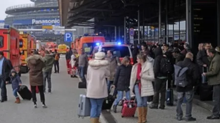 Șocant! O mașină cu un copil, parcată sub un avion, pe aeroportul din Hamburg