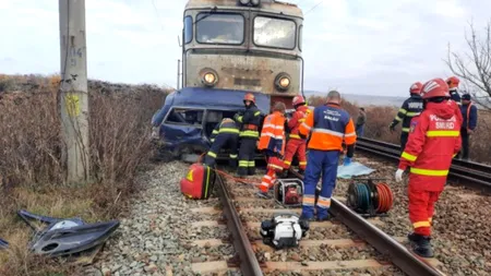 Circulația feroviară blocată de un șofer care n-a oprit la barieră