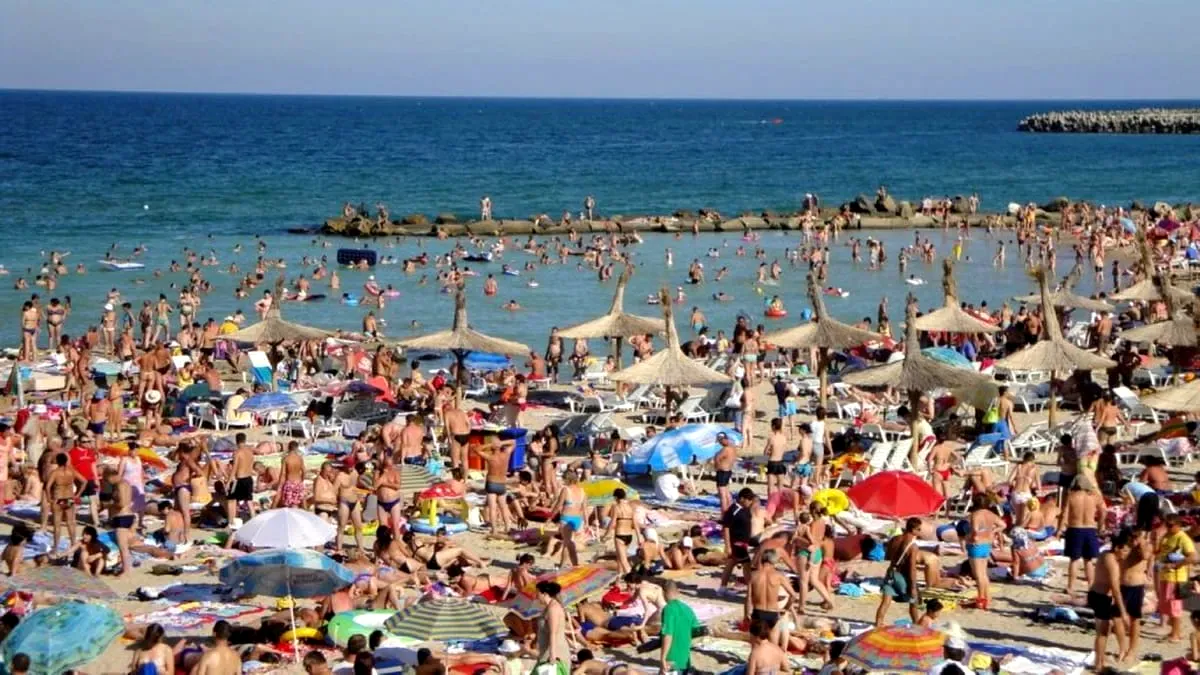 Sejururi inexistente la munte şi la mare, pe o celebră platformă online. Poliţiştii au depistat o femeie care a înșelat turiști între 2022-2024