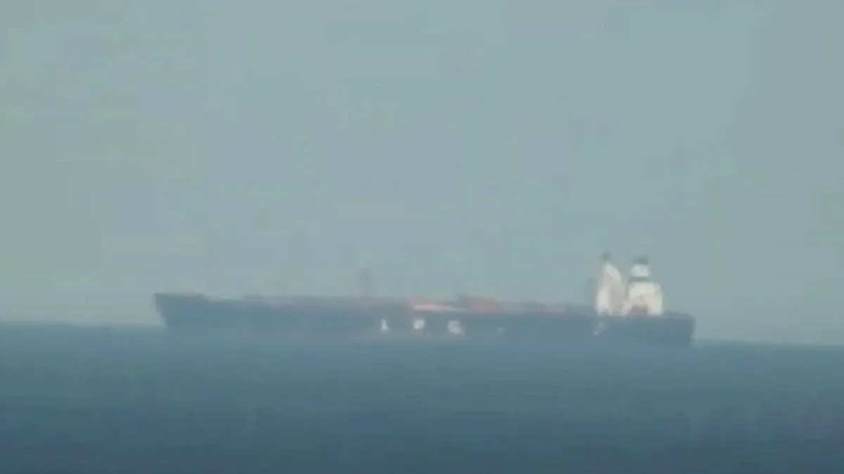 Un petrolier rusesc din „flota umbră” s-a defectat în largul coastei Franței. Ce va face?
