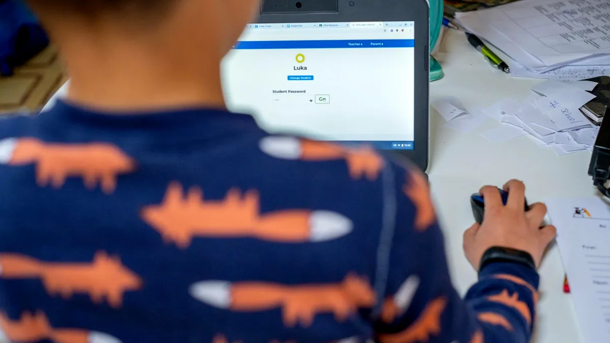 Începe „lockdown-ul climatic”? Țara în care din cauza poluării se trece la școală online și telemuncă