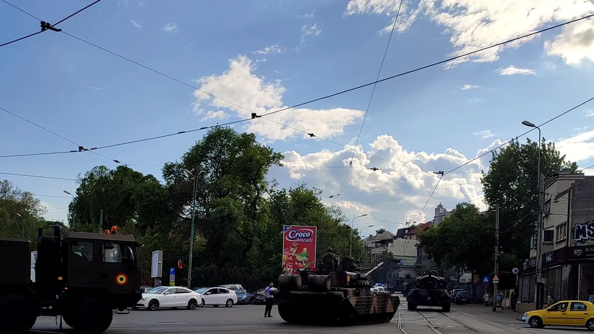 Tancuri și blindate militare în plin Centrul Capitalei. Unde au fost văzute