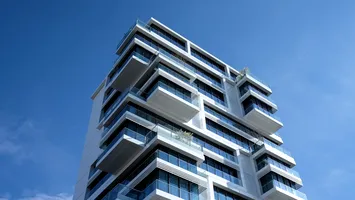 Piața imobiliară din București se zguduie din temelii: brokerii nu mai pot vinde proiecte centrale
