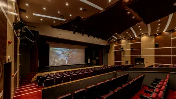 Cinematograful Scala, simbol al Bucureștiului interbelic, este scos la vânzare