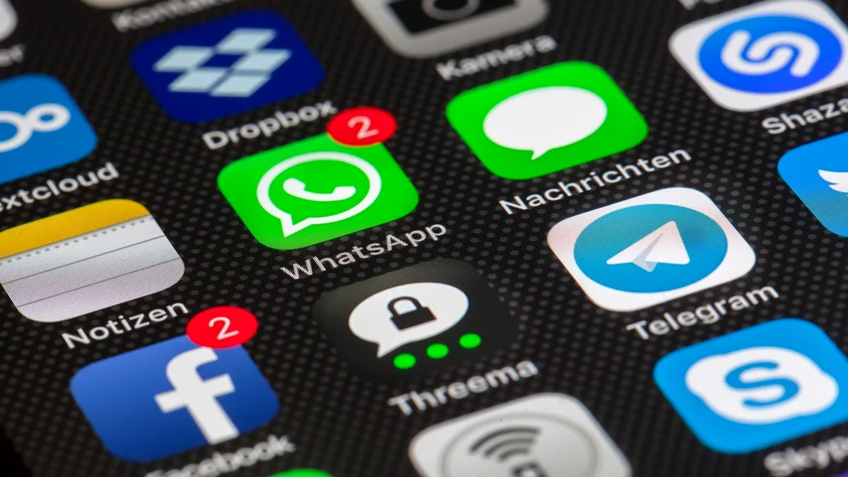 Dezastrele tehnologice ale lui 2021. Capi de afiș: Facebook, WhatsApp, Instagram, LinkedIn și Tesla