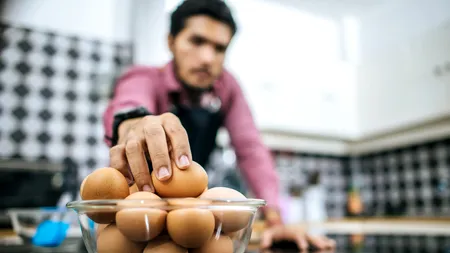 Un nou trend toxic de pe TikTok îi îmbolnăvește pe tineri