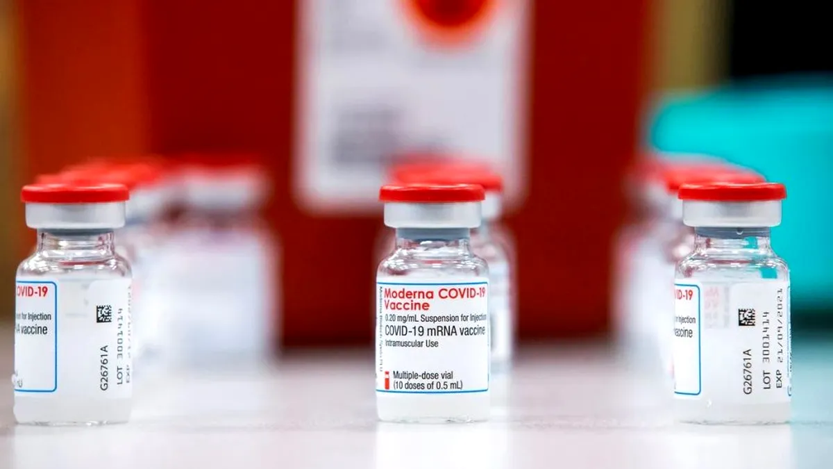 O nouă tranşă de vaccin de la compania farmaceutică Moderna, constând în 176.400 doze, a sosit în ţară