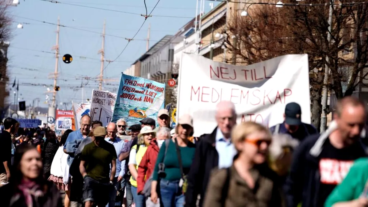 Suedia: Zeci de mii de oameni au protestat împotriva aderării la NATO