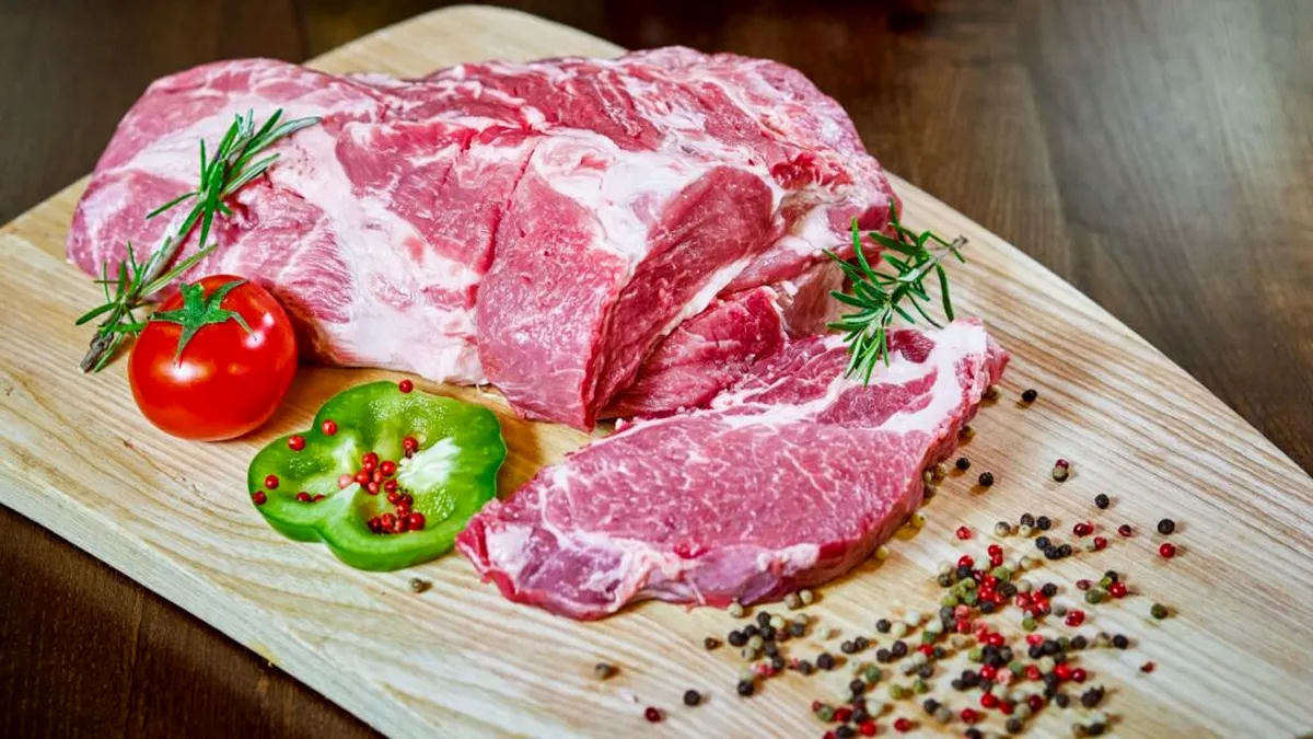 Prețuri record la carnea de porc, în Europa. Când vin scumpirile la noi
