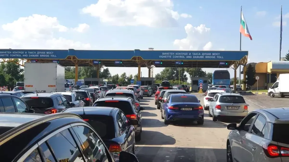 Mii de fiole și pastile ce conțin substanțe dopante, găsite la Vama Giurgiu. Erau ascunse într-o autoutilitară