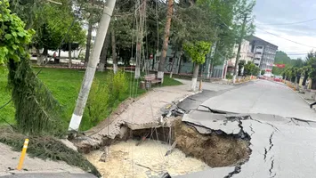 Prefectura Prahova anunță noi evacuări la Slănic. S-a extins craterul (Video)
