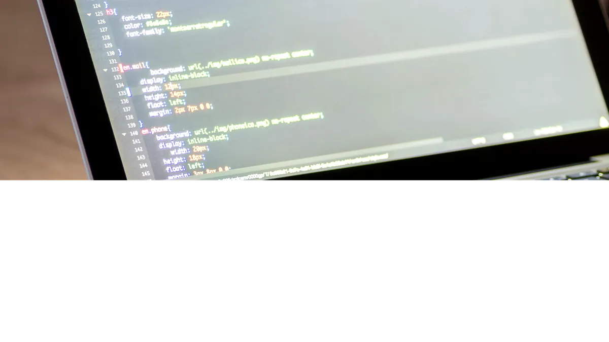 Angajată a Companiei de Apă Oltenia, reținută pentru 24 de ore. Este acuzată de fals informatic și delapidare