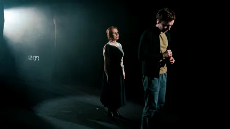 „O experienţă greu de suportat! Ar fi trebuit rating 18+ şi trigger warning!”; Un spectacol extrem de controversat, la Teatrul Excelsior