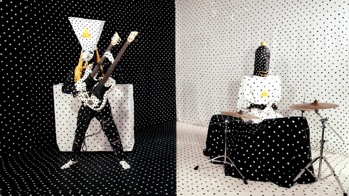 Cutiuța muzicală: Angine de Poitrine sau cum sună muzica atunci când refuză să se poarte frumos