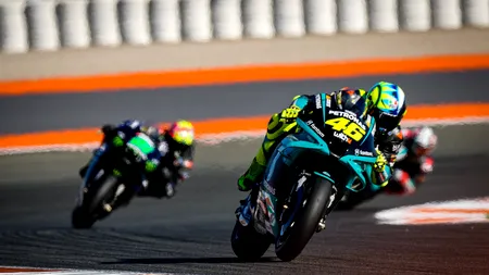 Valentino Rossi s-a retras din Moto GP. Italianul, ovaționat la ultima sa cursă (Video)
