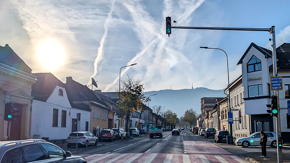 Lupta cu vitezomanii trece la nivelul următor. Un oraş montează semafoare cu radar