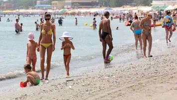 Avalanșă de reduceri pe Litoral începând de luni! Concediu aproape gratis, cu șezlong inclus