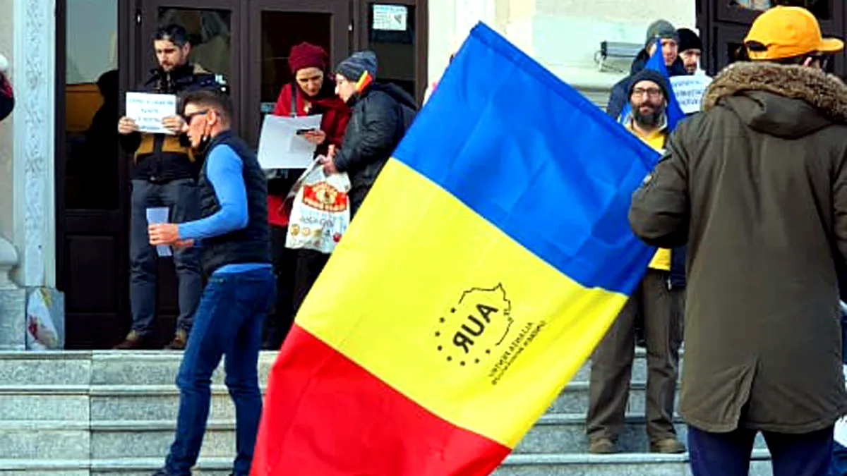Proiect PNL ce prevede amenzi de până la 20.000 de lei pentru utilizarea drapelului național cu simboluri neaprobate