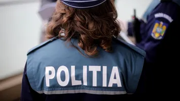 Poliţistă lăsată fără permis chiar de colegii săi. Înregistrată de radar cu peste 120 km/h