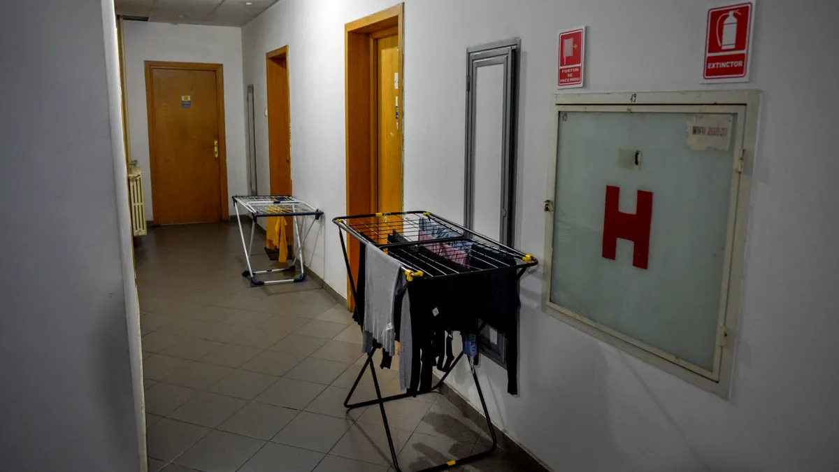 Alertă în căminele studențești: Mii de studenți riscă să doarmă în camere infestate și degradate!