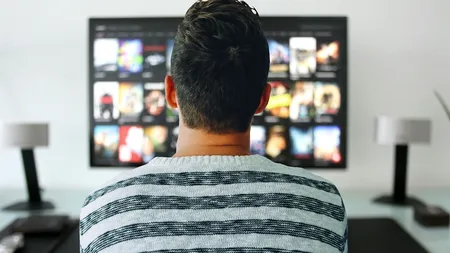 Netflix nu mai permite accesul mai multor persoane pe un singur cont