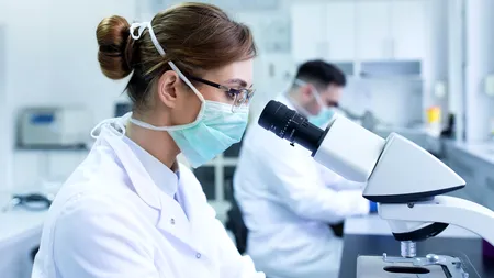 Se fac progrese în dezvoltarea unui medicament administrat oral împotriva COVID-19