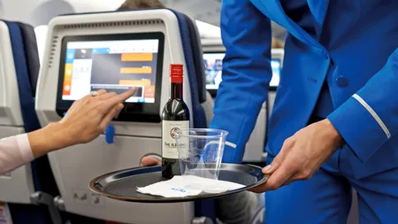 Alcoolul, în avion, poate fi fatal! Dovezile unui studiu