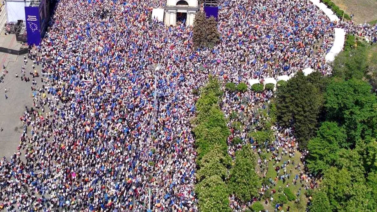 Miting uriaș, în Republica Moldova. Maia Sandu: „Locul nostru este în Europa” FOTO+VIDEO