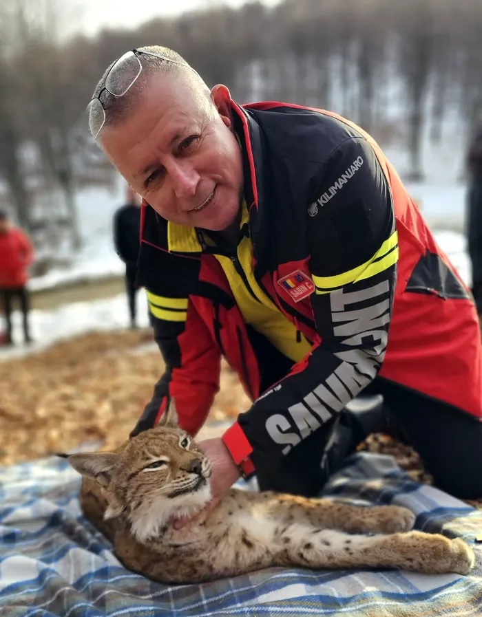 Șeful SALVAMONT România, Sabin Cornoiu, nu se plictisește: a salvat până și un pui de râs rătăcit / Foto: Sabin Cornoiu / Facebook