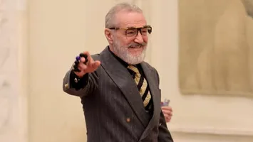 Ce și-au spus azi la Parlament Nicușor Dan și Gigi Becali