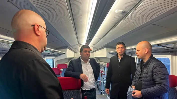 Ministrul Miruță a descoperit 21 de trenuri noi care stau degeaba