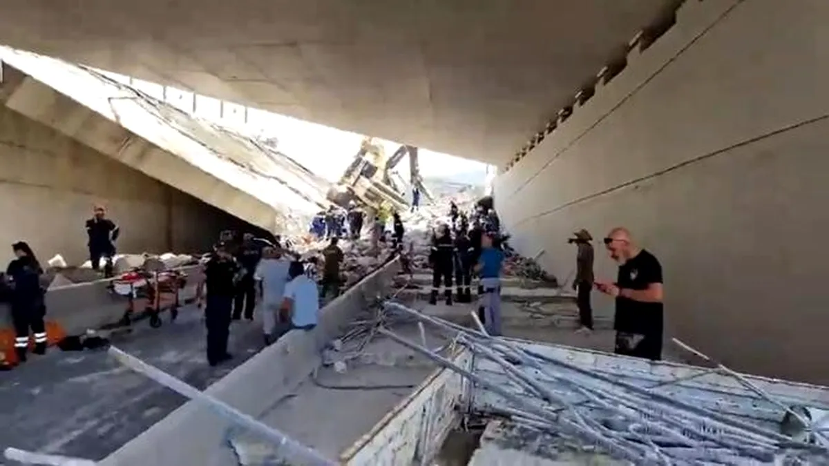 Grecia: Un pod s-a prăbușit în Patras. Mai multe persoane sunt prinse sub dărâmături