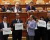 Scandal în Parlament: opoziția protestează împotriva intrării trupelor americane în România