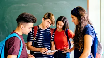 Schimbări majore pentru liceeni! Notele ar putea fi înlocuite de calificative